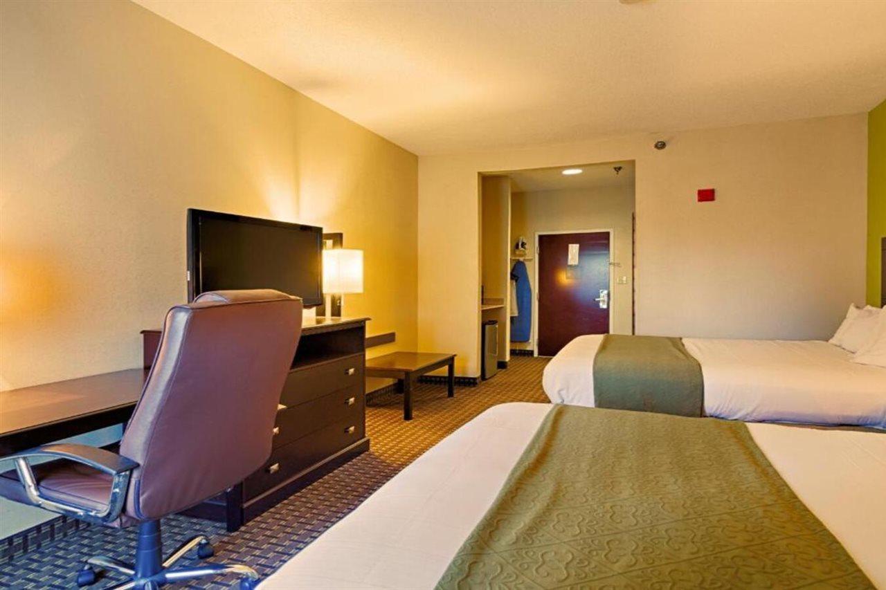 Quality Inn & Suites Quantico Stafford Exterior foto