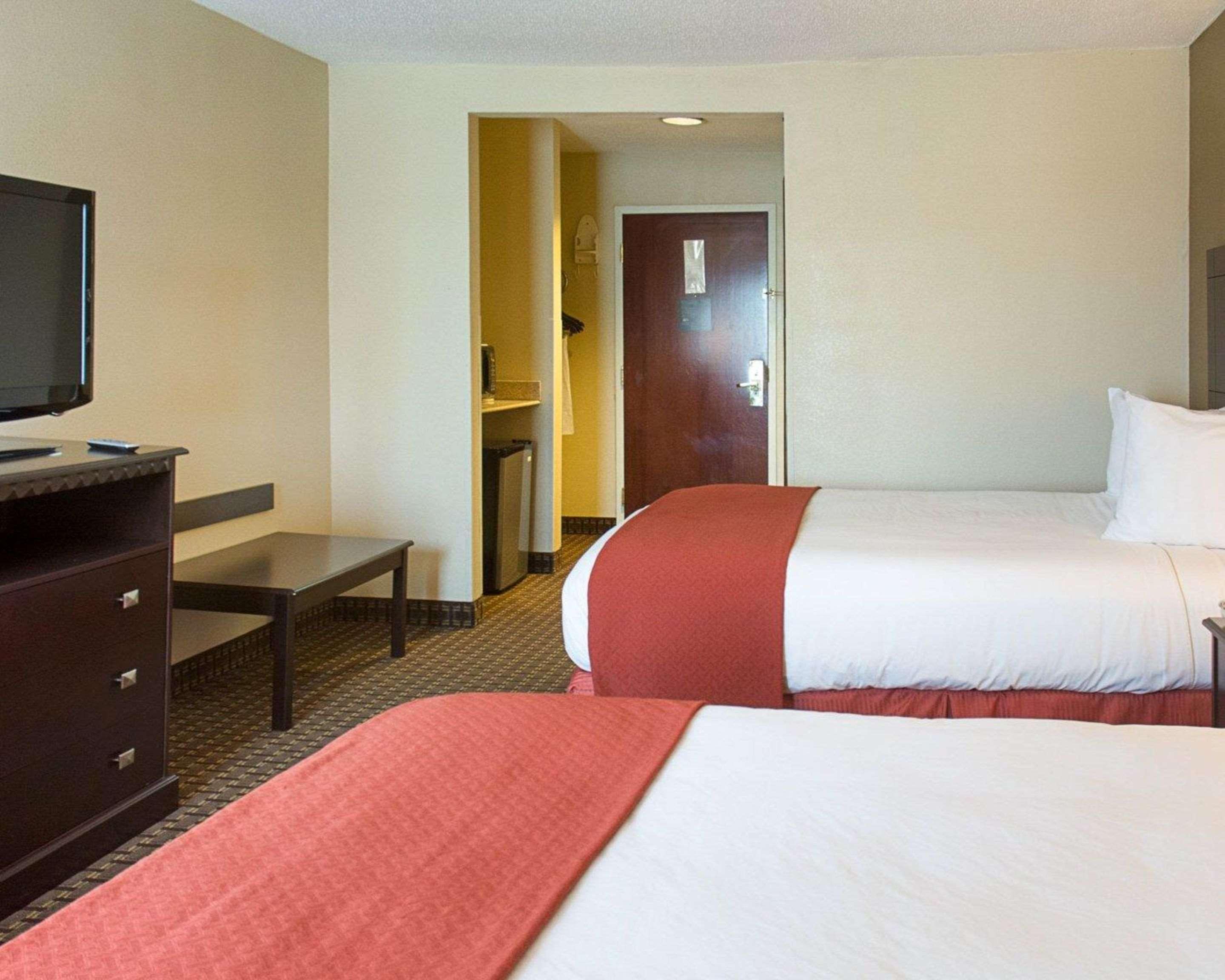 Quality Inn & Suites Quantico Stafford Exterior foto